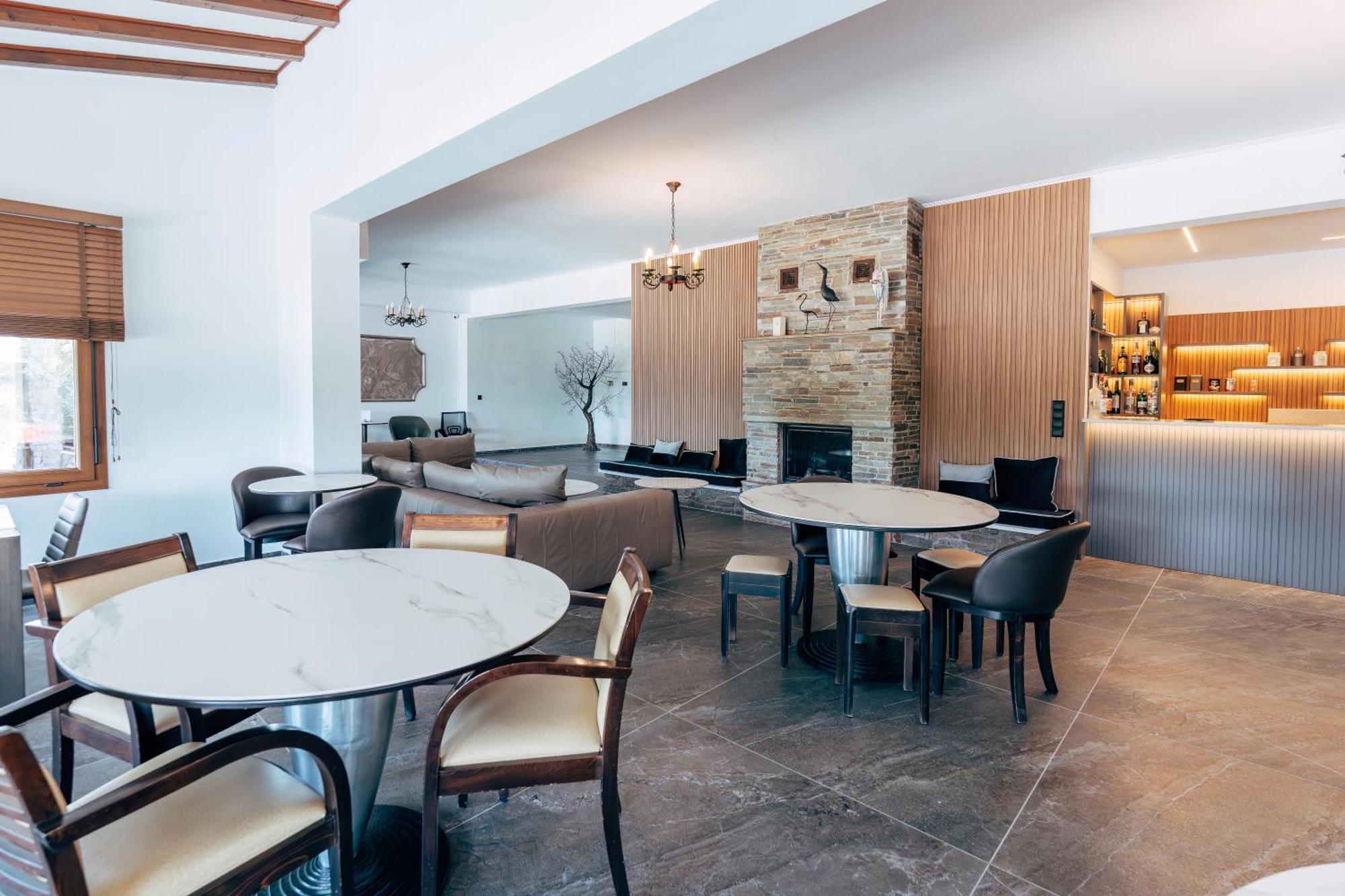 Hotel Agistro Angistron ภายนอก รูปภาพ