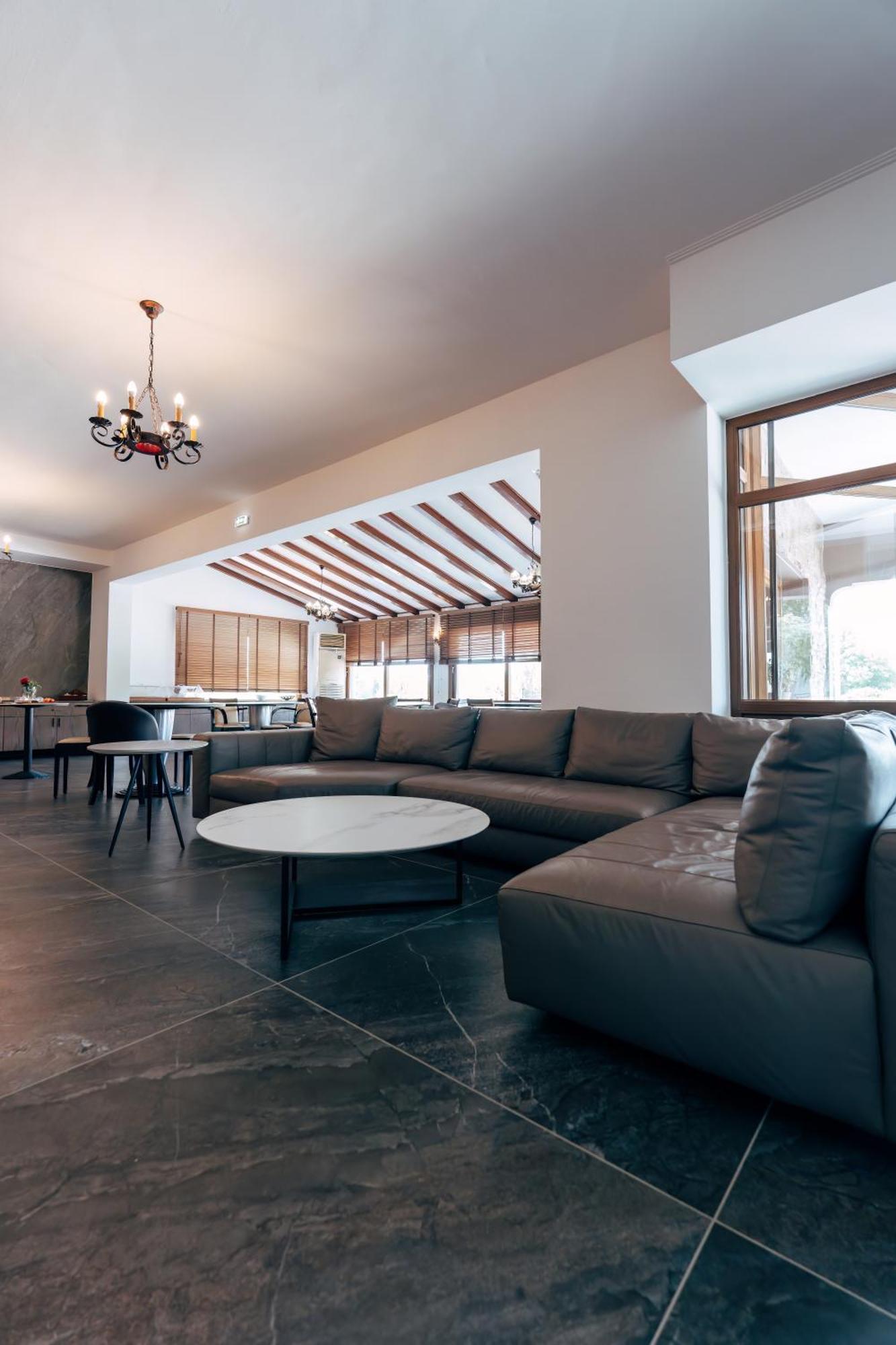 Hotel Agistro Angistron ภายนอก รูปภาพ
