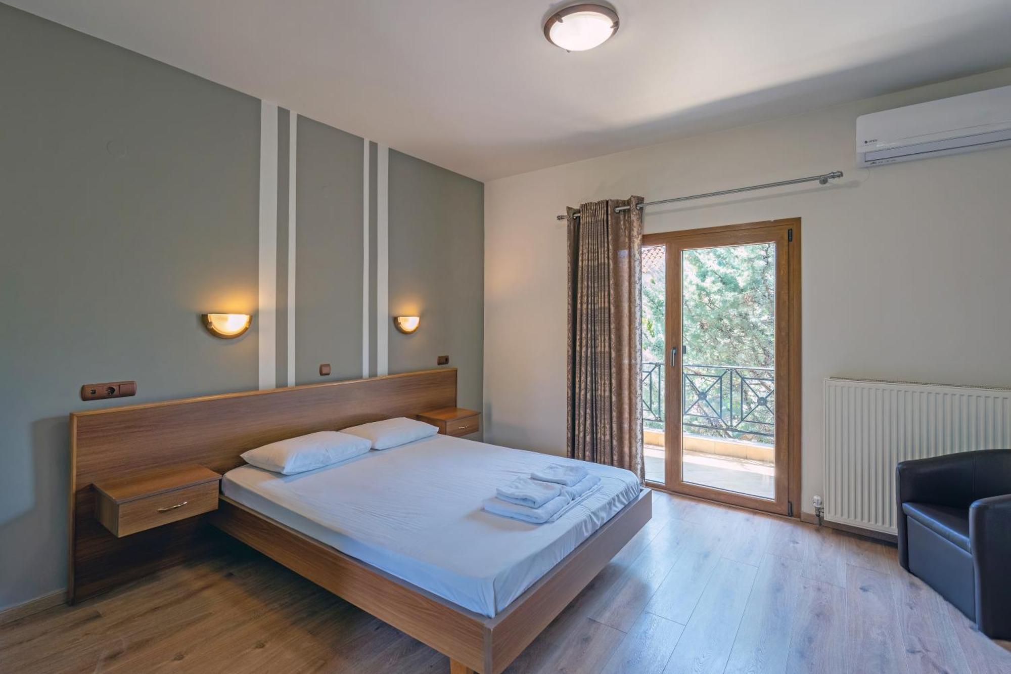 Hotel Agistro Angistron ภายนอก รูปภาพ