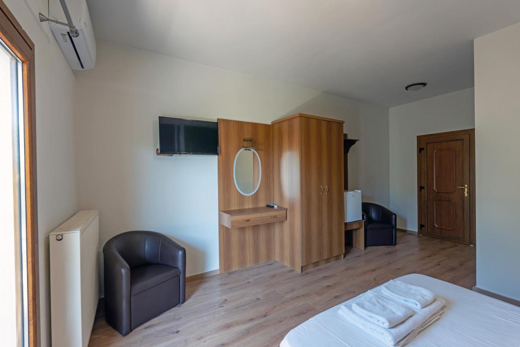 Hotel Agistro Angistron ภายนอก รูปภาพ