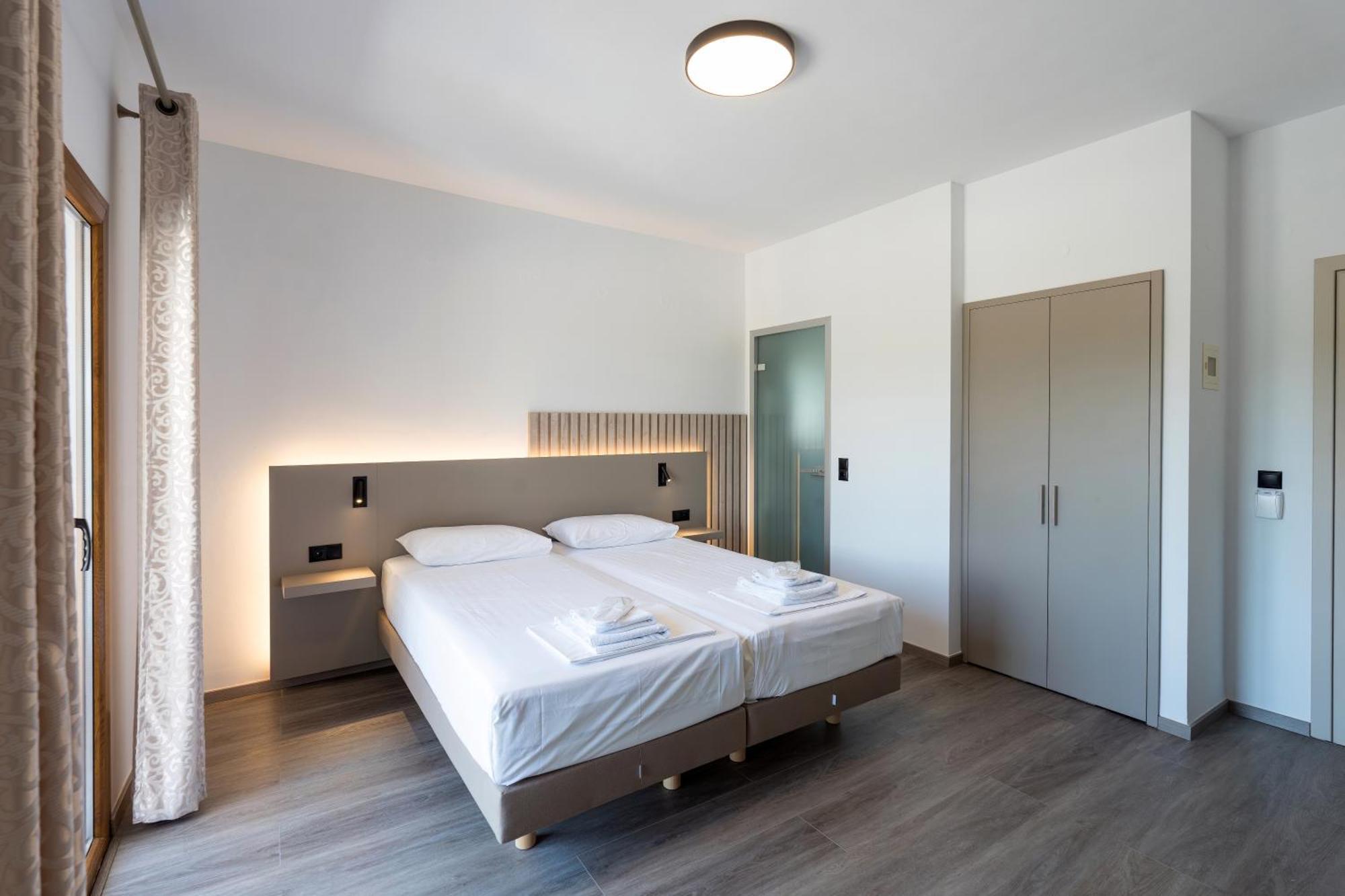 Hotel Agistro Angistron ภายนอก รูปภาพ