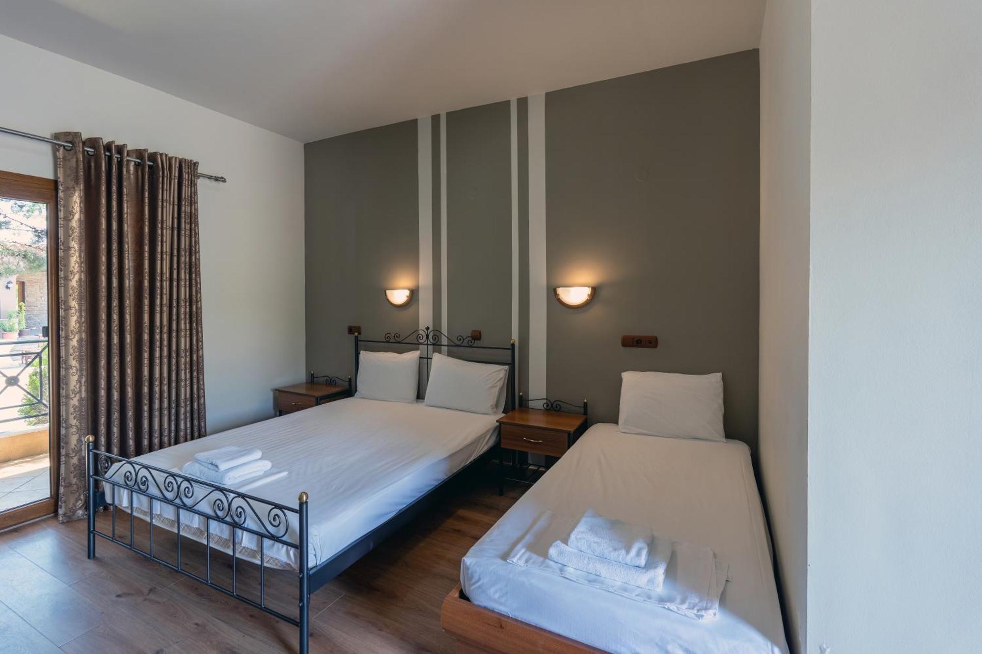 Hotel Agistro Angistron ภายนอก รูปภาพ