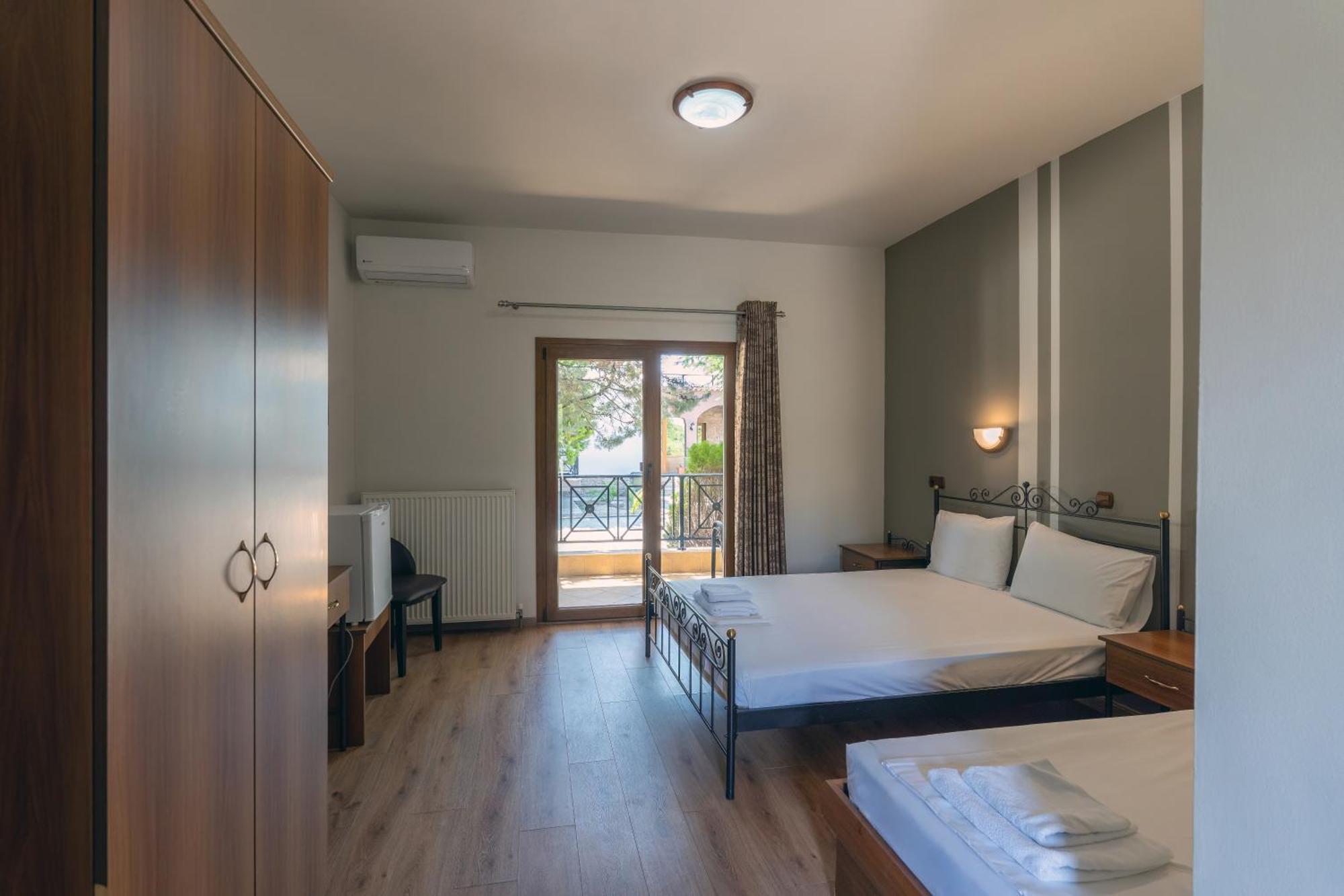 Hotel Agistro Angistron ภายนอก รูปภาพ