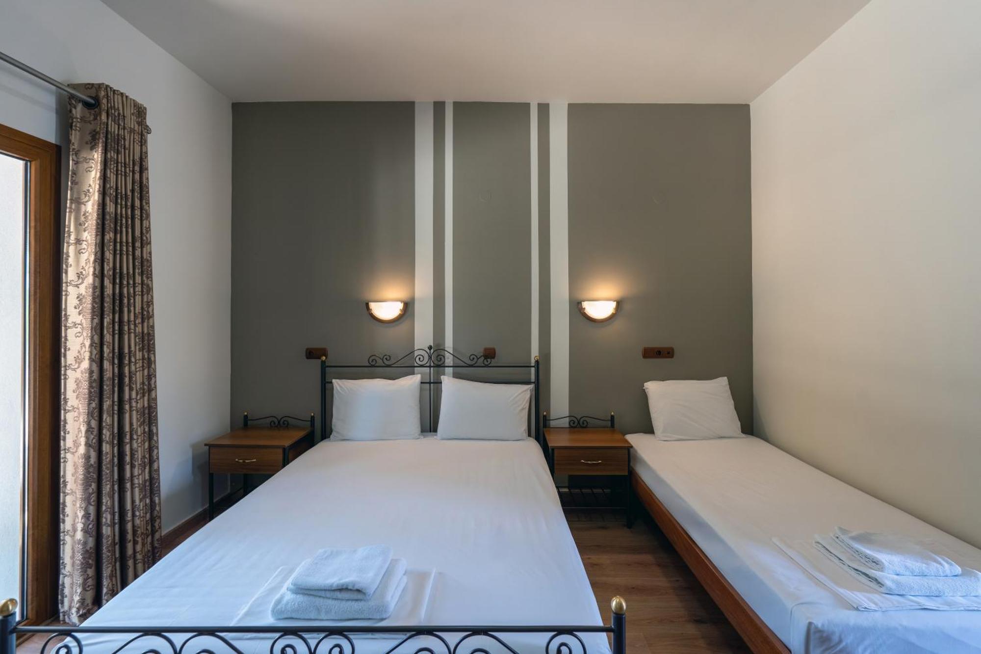 Hotel Agistro Angistron ภายนอก รูปภาพ