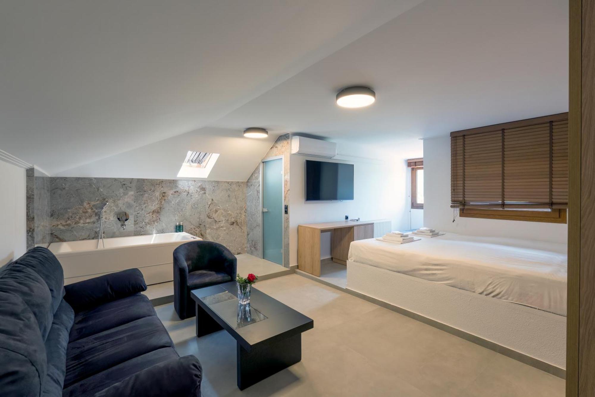 Hotel Agistro Angistron ภายนอก รูปภาพ