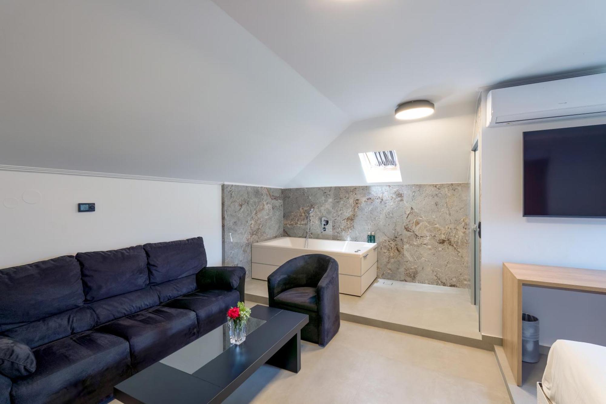 Hotel Agistro Angistron ภายนอก รูปภาพ