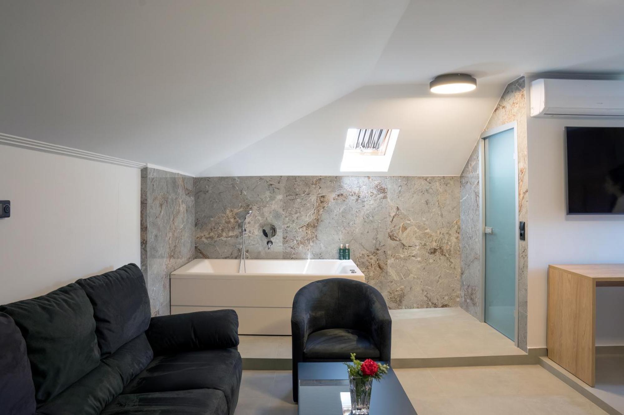 Hotel Agistro Angistron ภายนอก รูปภาพ