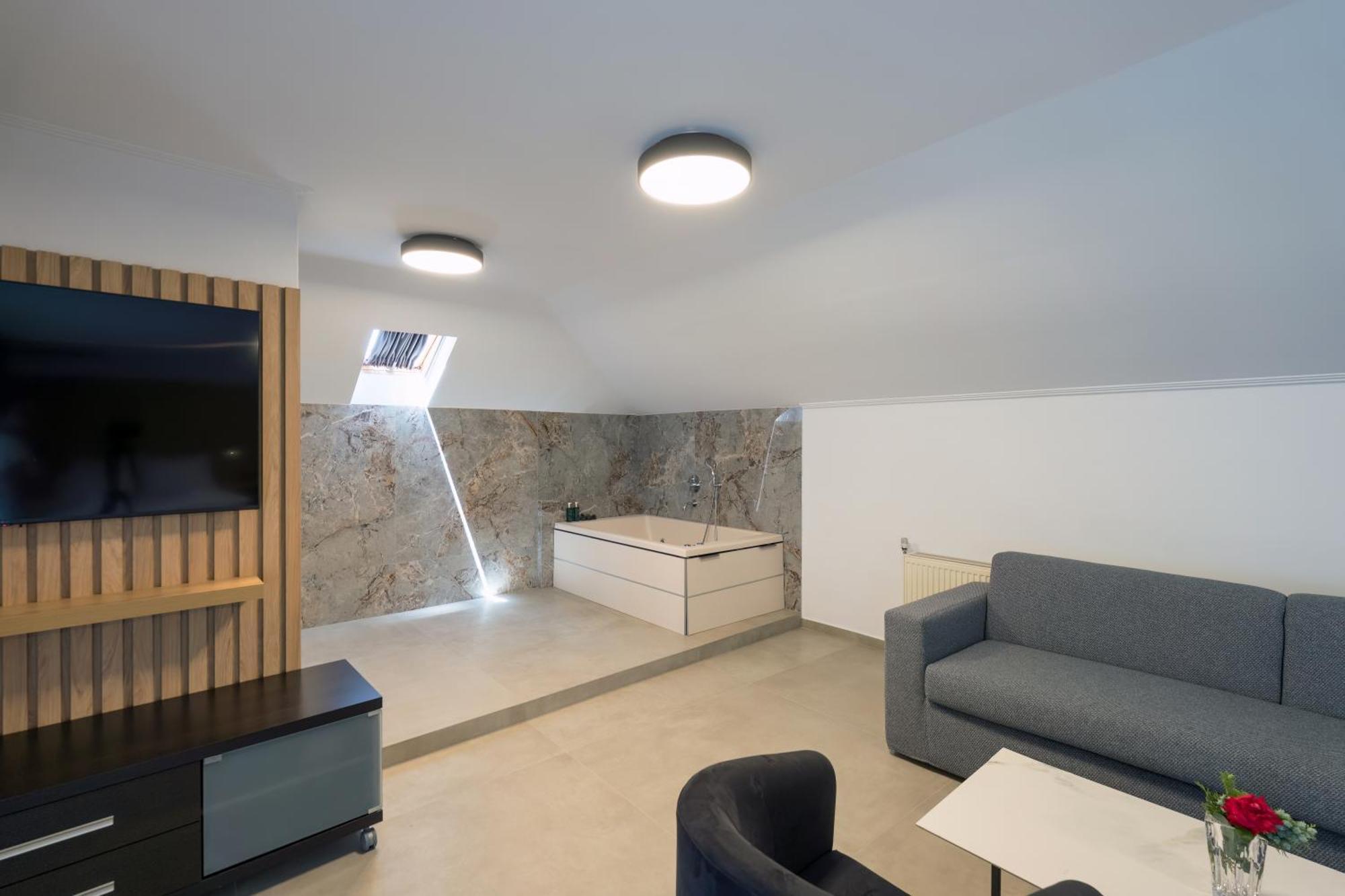 Hotel Agistro Angistron ภายนอก รูปภาพ