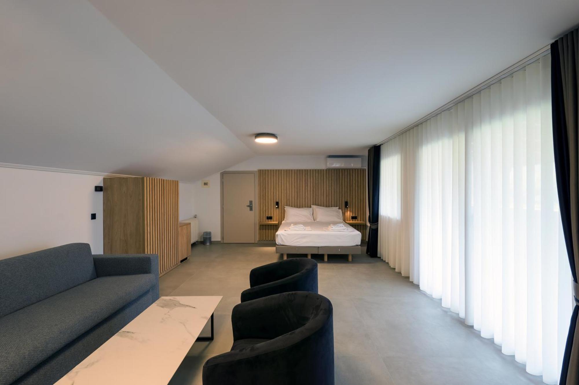 Hotel Agistro Angistron ภายนอก รูปภาพ