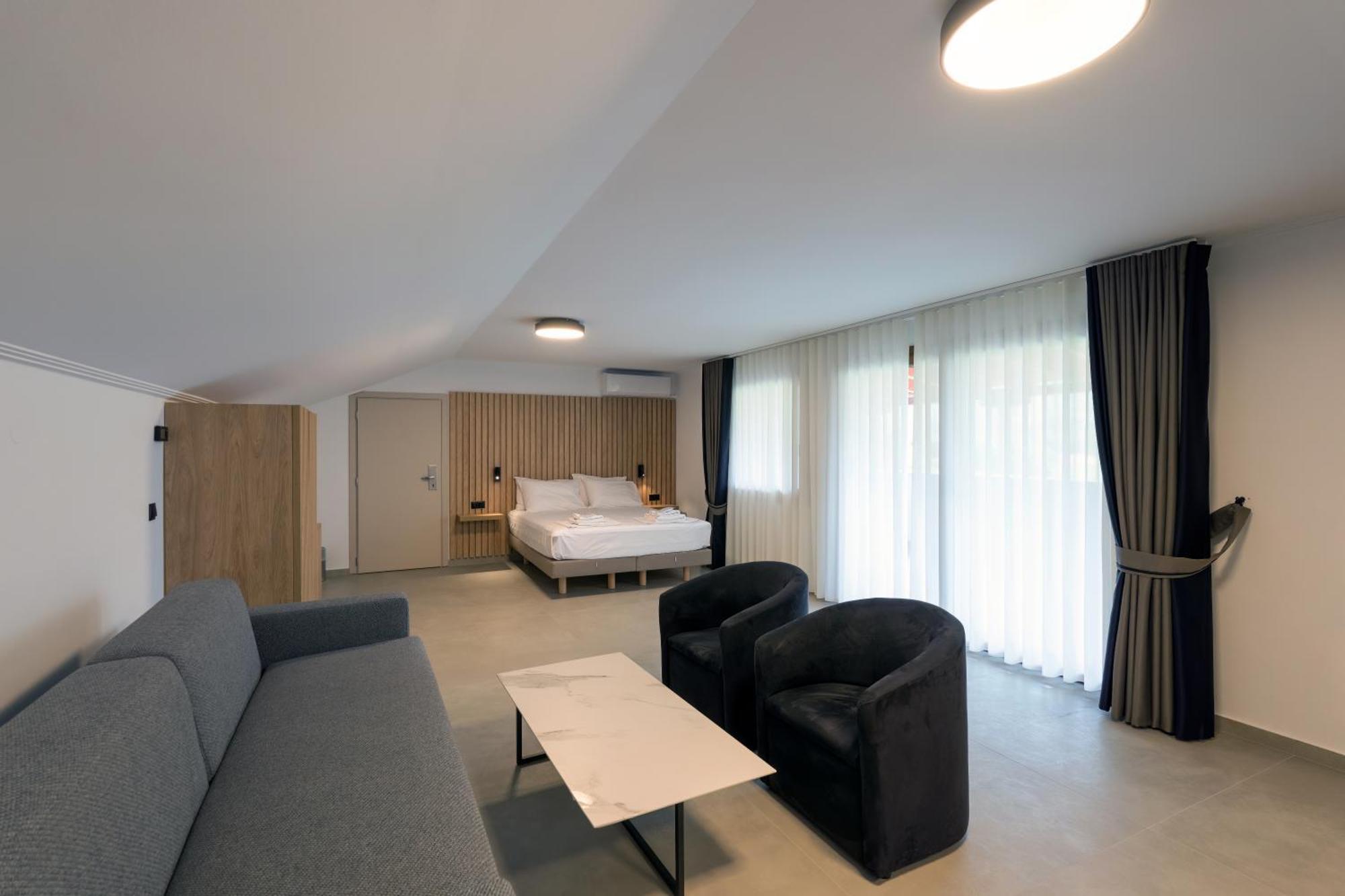 Hotel Agistro Angistron ภายนอก รูปภาพ