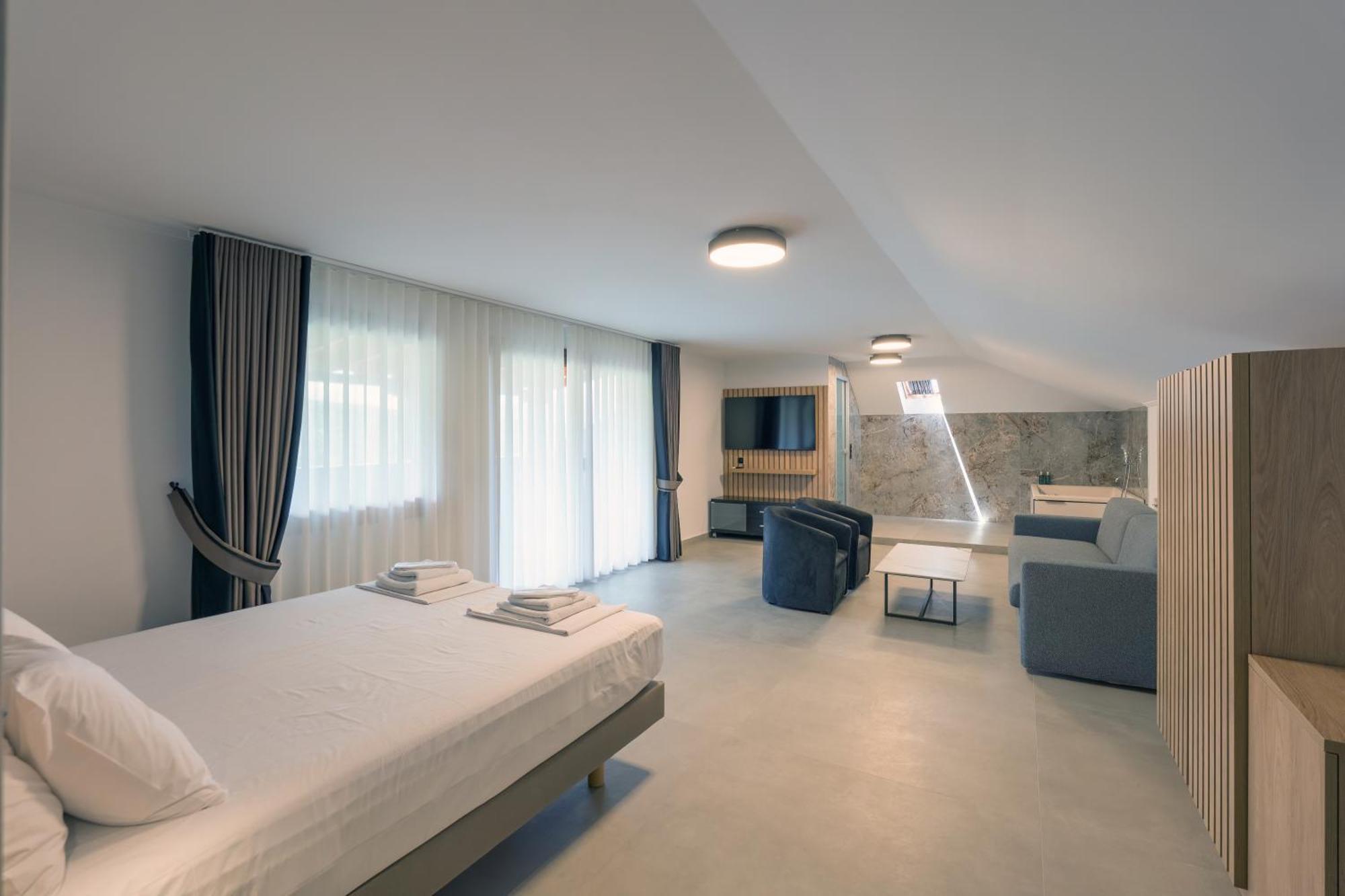 Hotel Agistro Angistron ภายนอก รูปภาพ