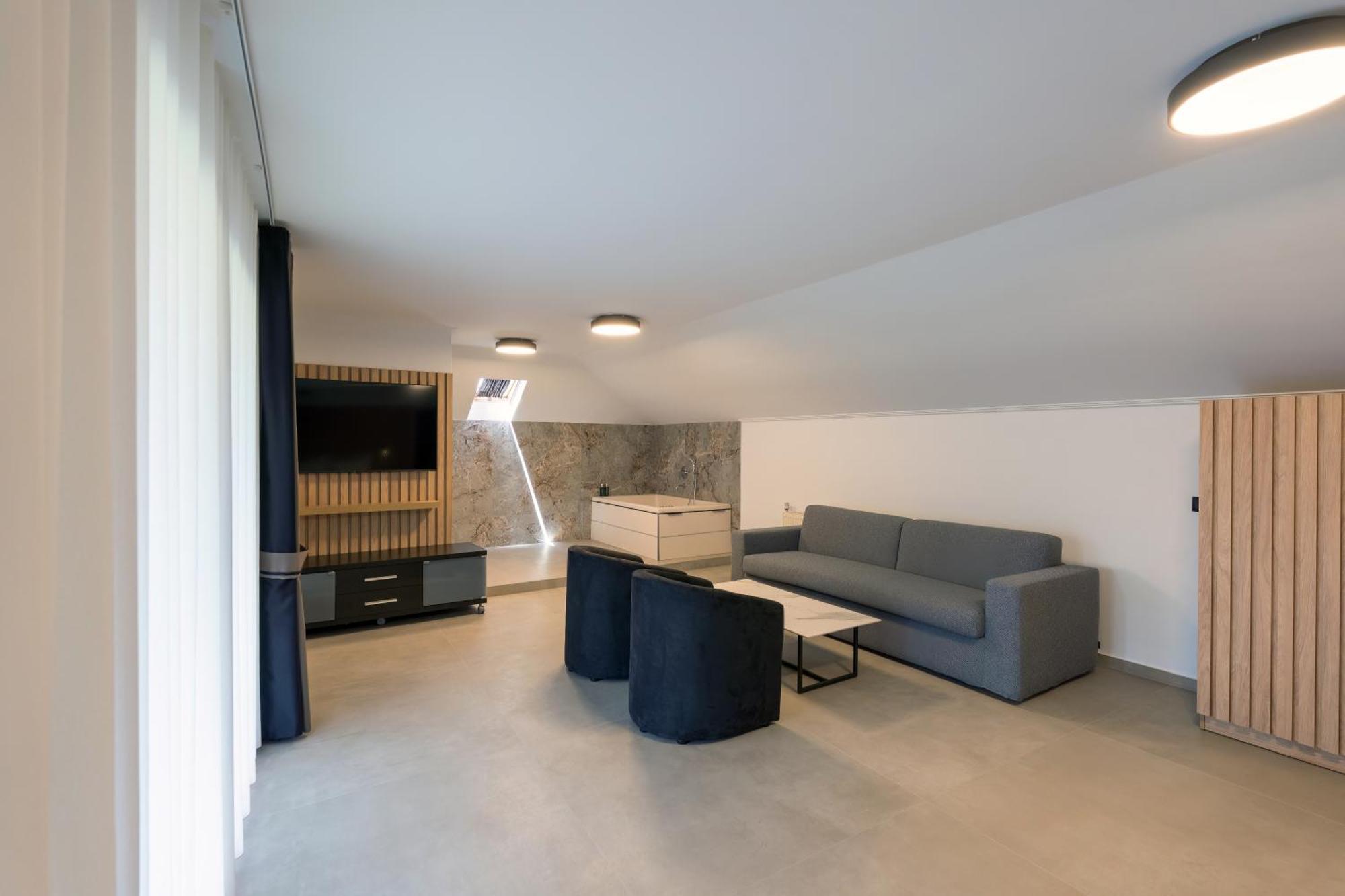 Hotel Agistro Angistron ภายนอก รูปภาพ